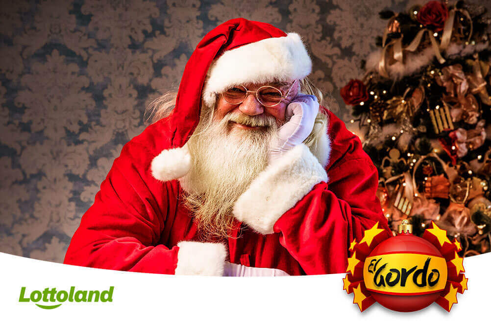 Bild zeigt Lottoland El Gordo Weihnachtsmann, der sich über 2,8 Milliarden Euro Gewinne freut